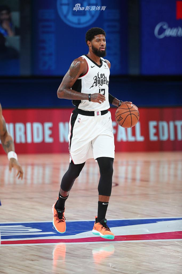 他的底薪更 他的底薪更